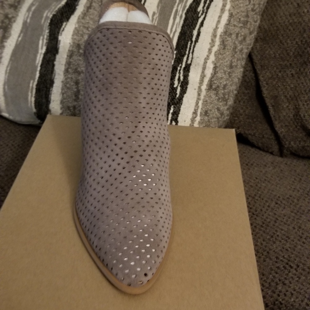 Women's booties shoe